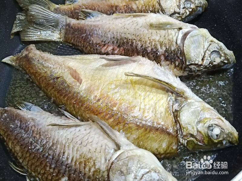 萝卜丝豆腐鲫鱼汤的做法