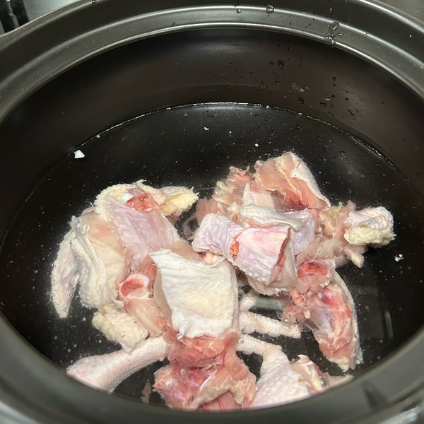 阿胶墨鱼土鸡汤