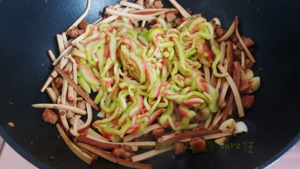 蒜辣肉酱蛋瓜条