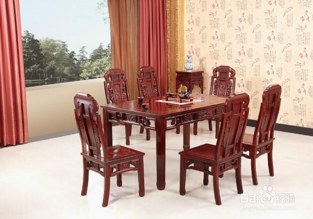 在制作过程中，如何使得红木家具更加美观实用？