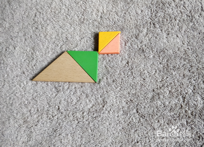 爬行比赛的娃娃用七巧板怎么拼？