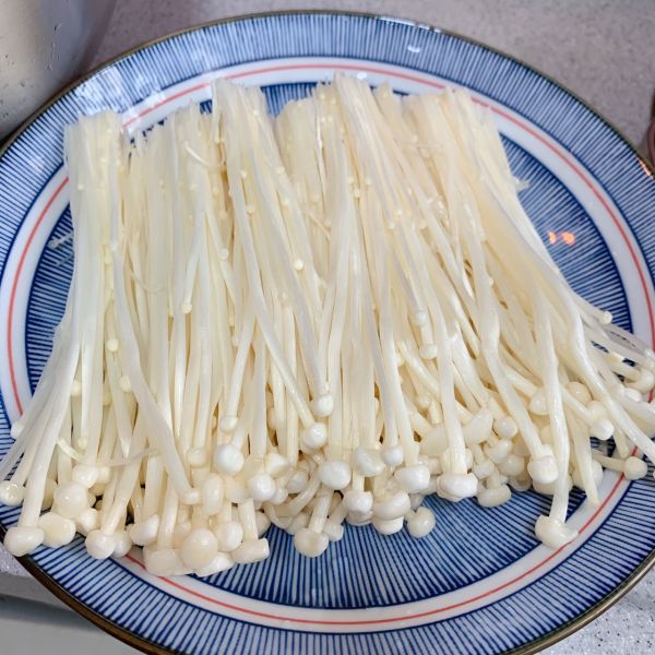 蒜蓉辣椒蒸金针菇