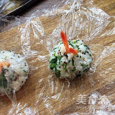 藜麦荠菜鲜虾饭团