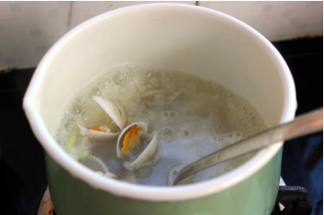 新鲜美味白蛤鱼片粥