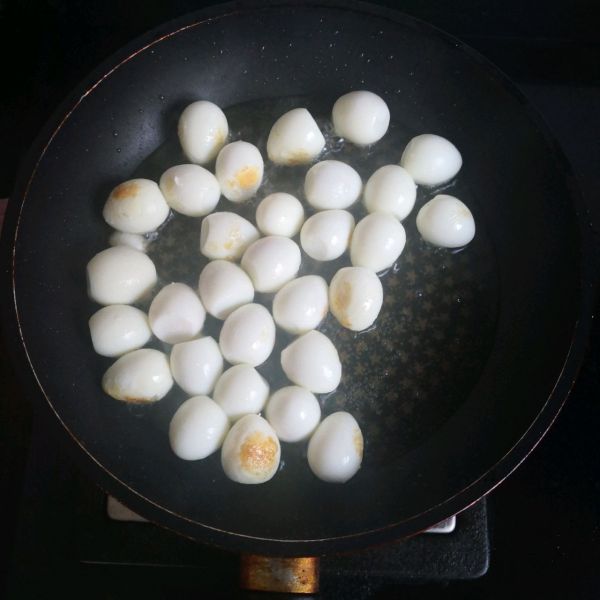 蒜蓉蚝油虎皮鹌鹑蛋