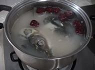 桂圆肉花生鱼头汤