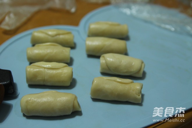 蛋黄酥的家常做法