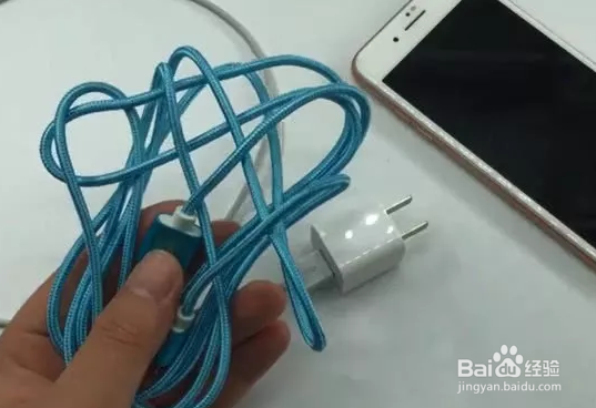 给手机充电有哪些错误的方法