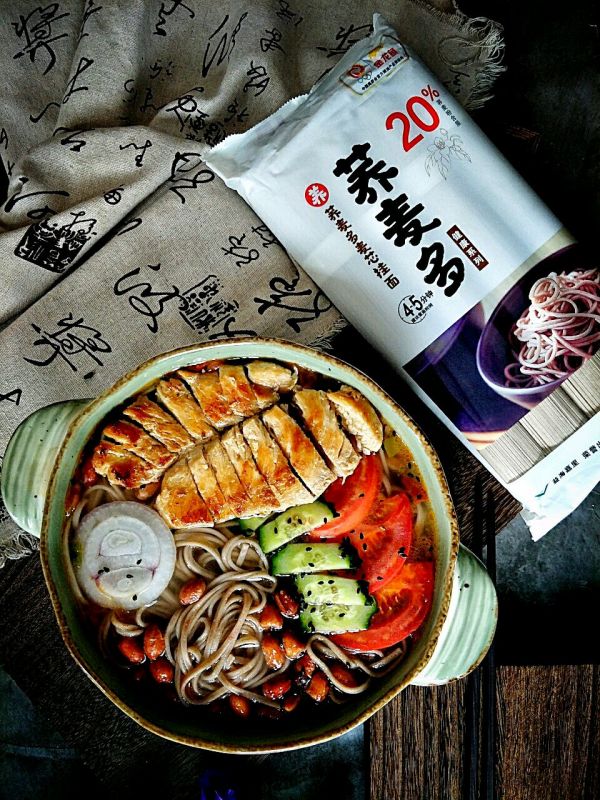 营养早餐鸡胸肉荞麦面