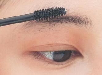 收起你的“放飞自我”好好化个妆，你也是女神