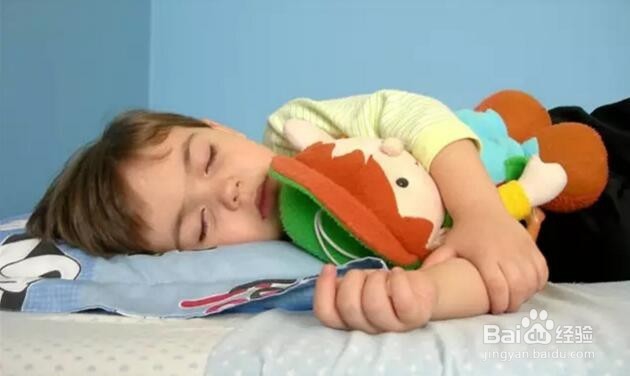 如何让孩子顺利分床睡