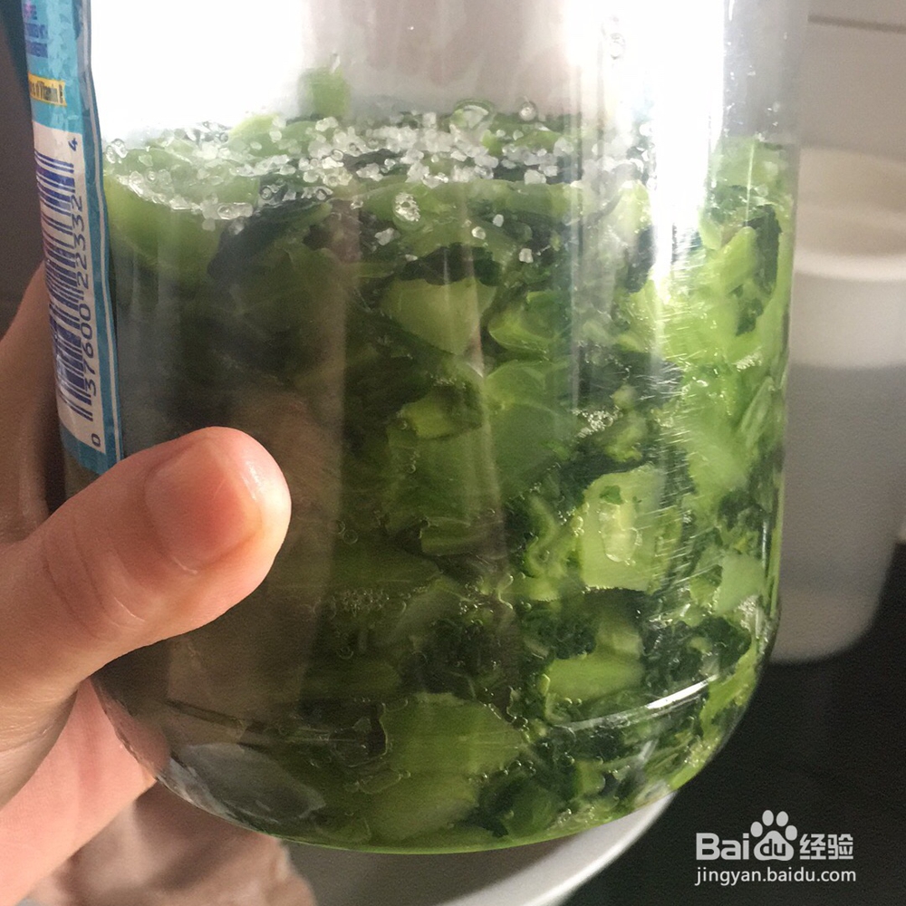 一个人做腌韭菜芥菜