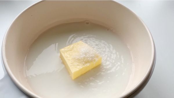 草莓酥皮大泡芙