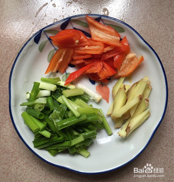 水笋烧鸡翅根的做法