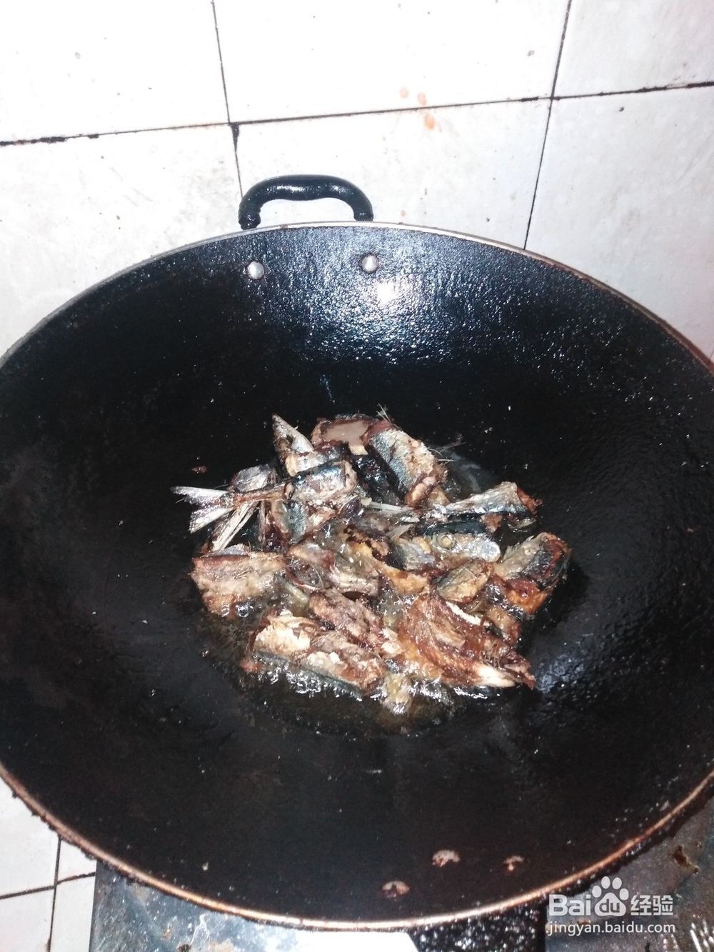 秋刀鱼炒菲菜的做法？