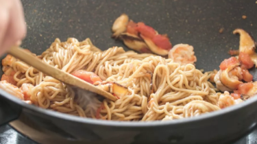 香浓诱人番茄虾仁面怎么做