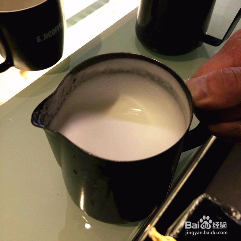 SCAE认证咖啡师教你在咖啡店该如何做好一杯拿铁
