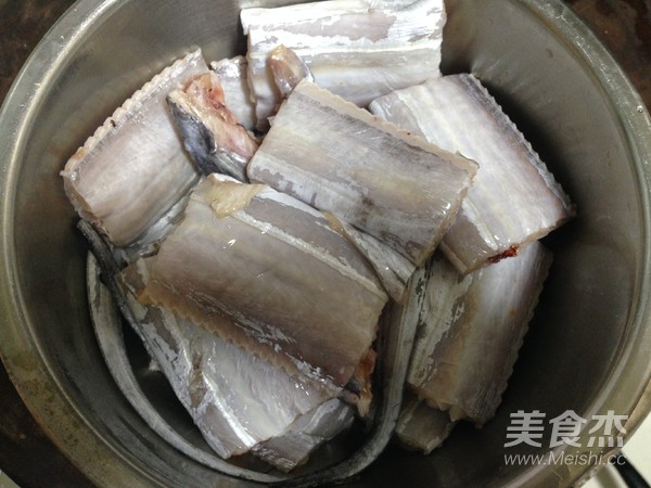 酱烧带鱼的做法