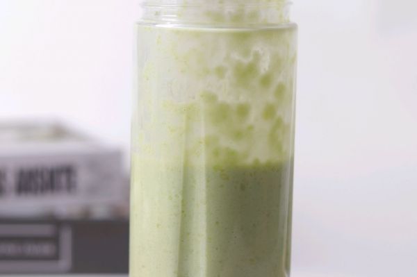 蔓越莓牛油果混合奶昔