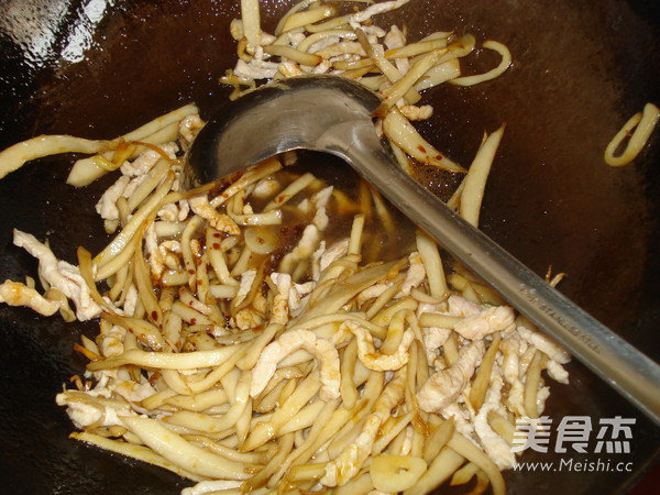 杏鲍菇炒肉的做法