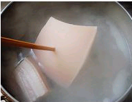 肥而不腻，入口即化的腐乳扣肉