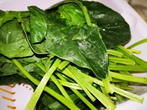 食补佳品飘香的凉拌菠菜的做法