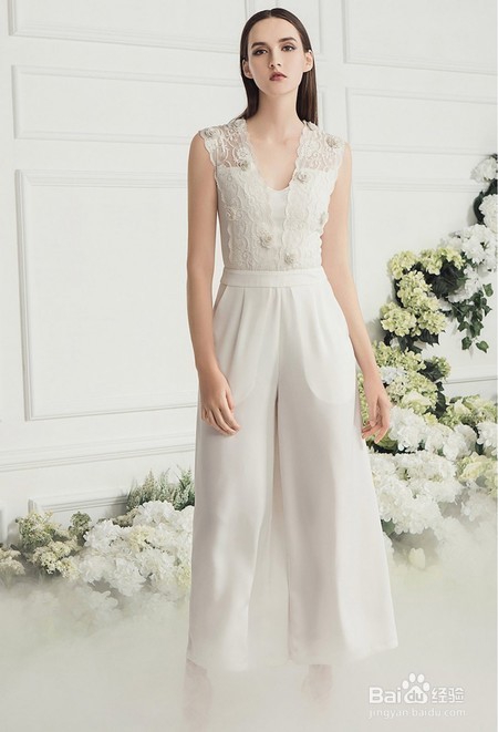 根据自己的体型选择适合自己的服装