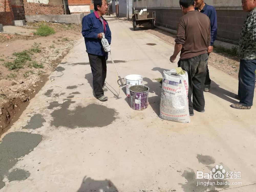 水泥路面起砂怎么办原因于处理方法。