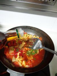 番茄煮鱼糕的做法