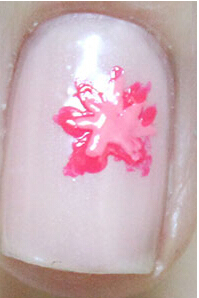 彩绘美甲简单花朵教程