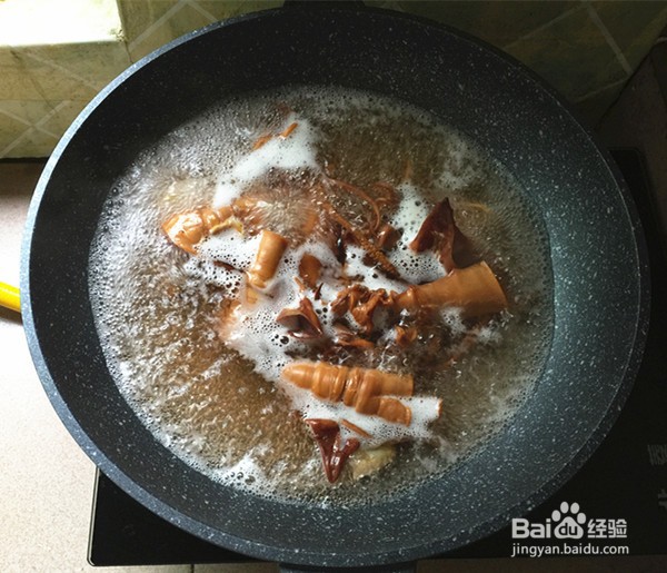 五花肉烧鱿鱼的做法