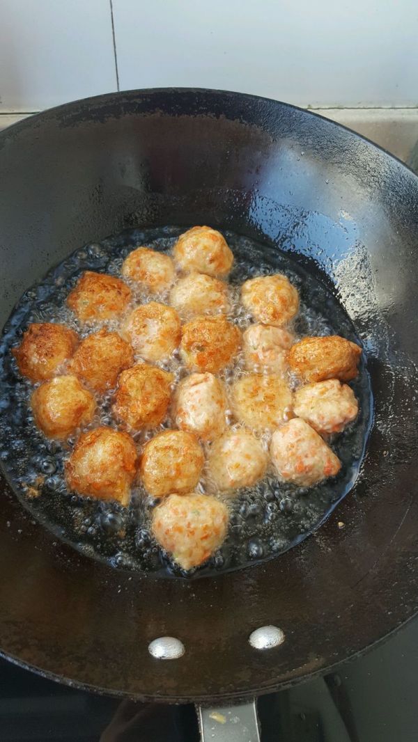 胡萝卜鸡肉鲜虾小肉丸