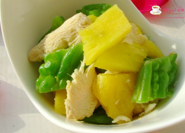 香菠凉瓜炒鸡片