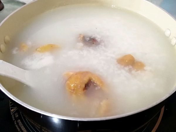 送荷叶香菇鸡粥