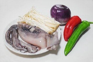 美食香烤鱿鱼金针卷卷的做法