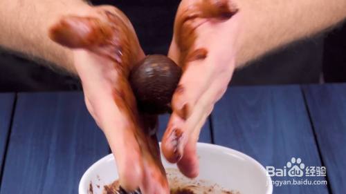 如何制作巧克力榛果冰淇淋？