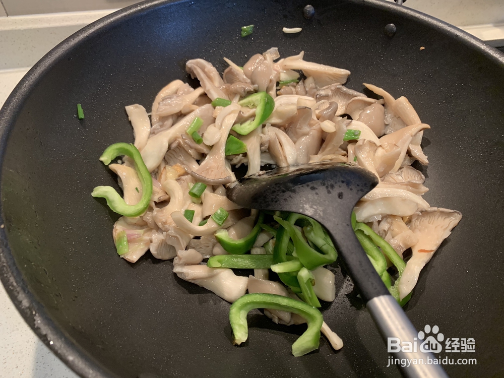 比较好吃的青椒肉丝炒平菇