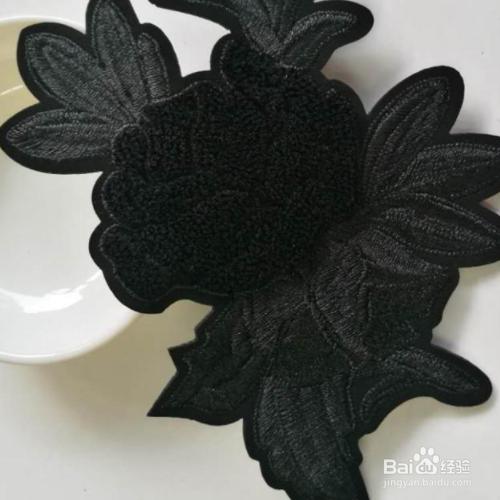 黑色衣服有个小洞如何修补