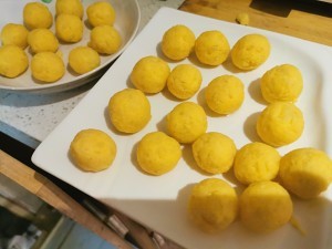 南瓜空心芝麻球