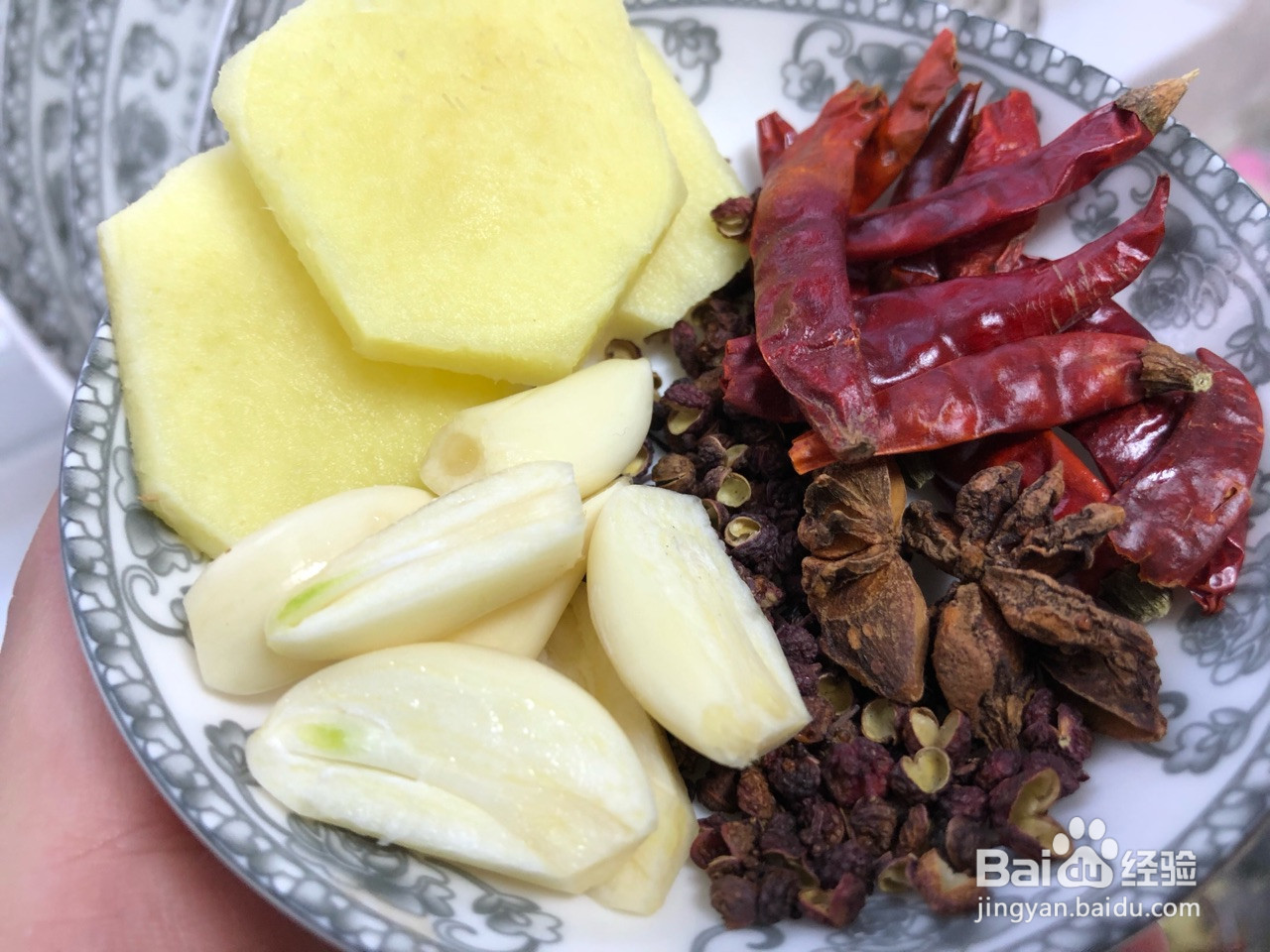 红烧土豆鸡翅根的做法