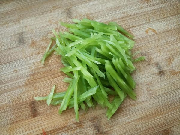 青笋丝拌折耳根