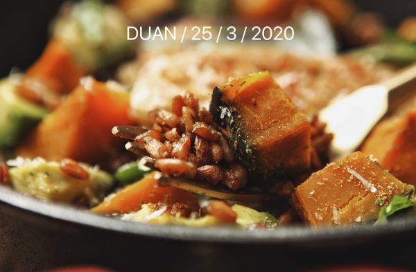 牛油果南瓜烤鸡胸斯佩尔特沙拉