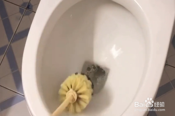 如何用小苏打清洗马桶