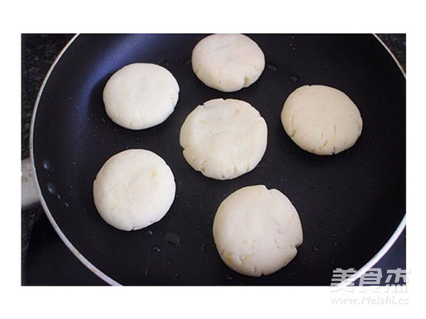 蜜豆土豆饼的做法