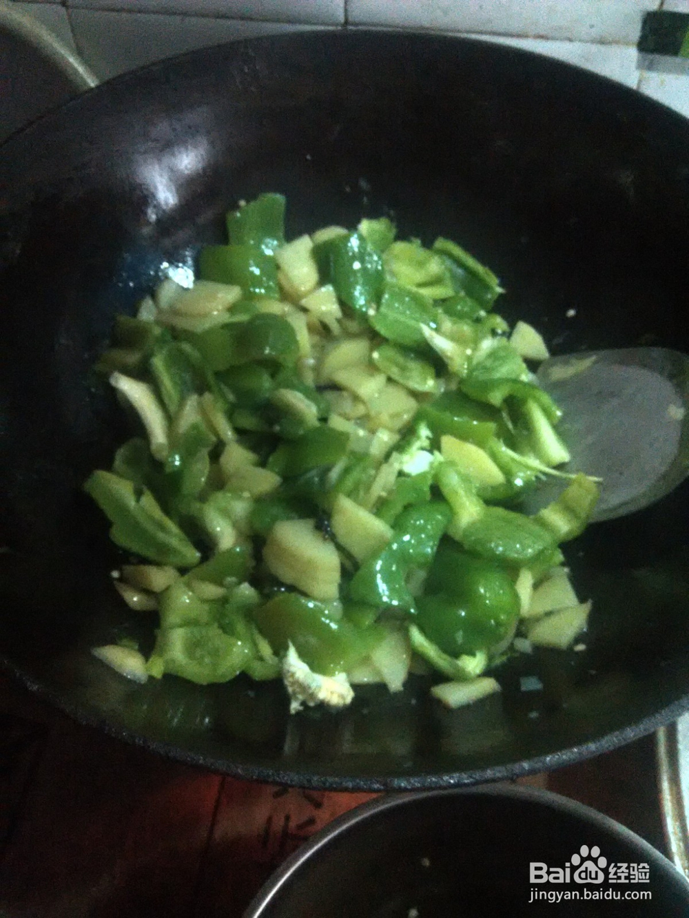 葱爆土豆片炒青椒丝