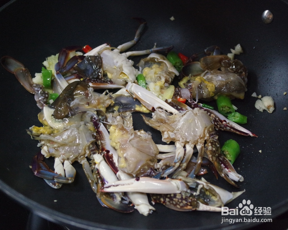 自己做梭子蟹炒年糕海鲜美食