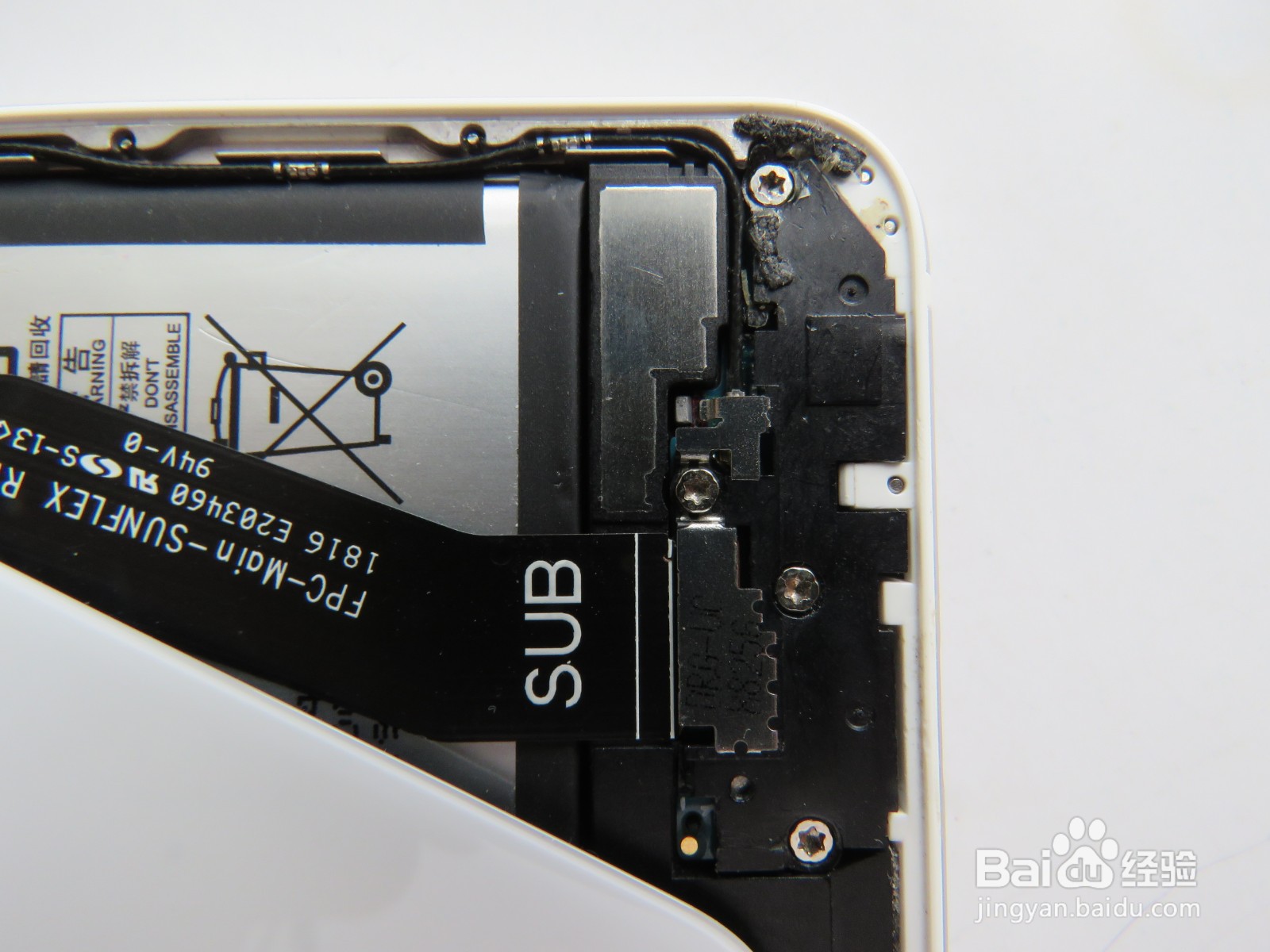 如何更换诺基亚手机的尾插小板？