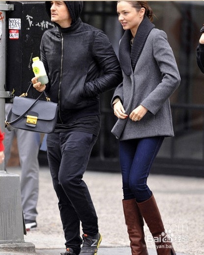 想穿牛仔裤上街该如何搭配呢?