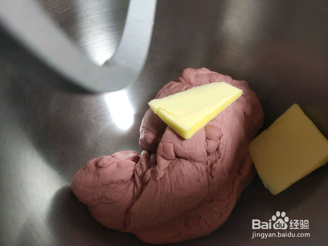 红红火火豆沙面包的做法