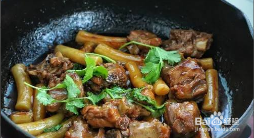 年糕焖排骨的做法